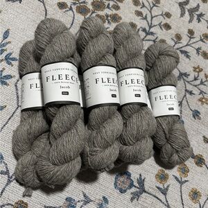 WEST YORKSHIRE SPINNERS NWT 8 Hanks Aran Fleece in Light Grey